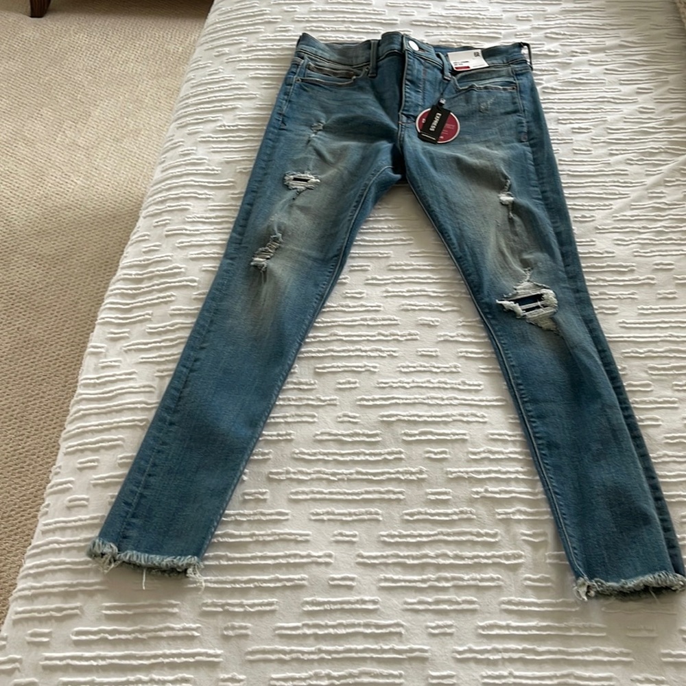 New with tags express ankle legging mid rise jeans with stretch.